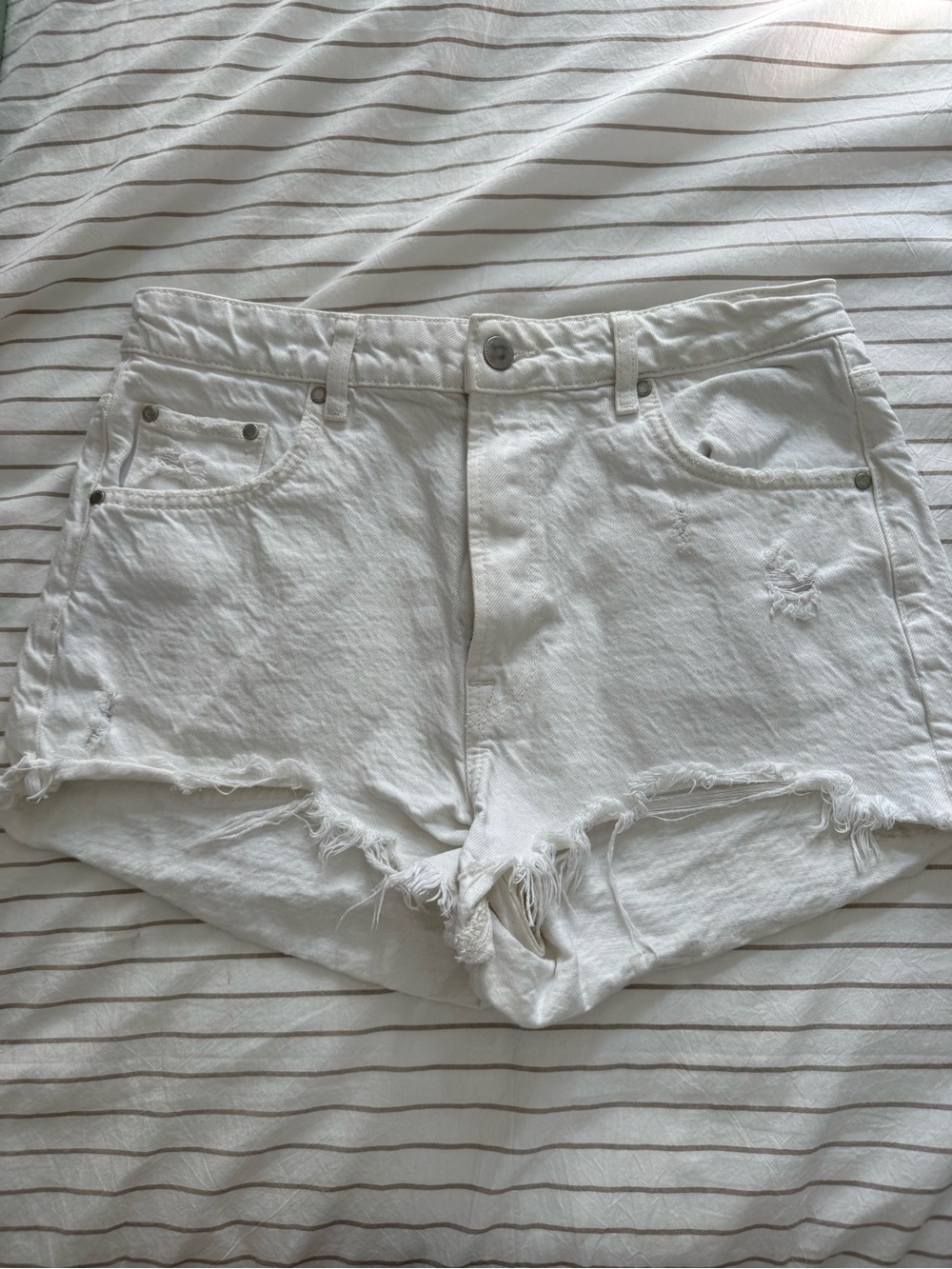 Zara White Frayed Hem Denim Shorts